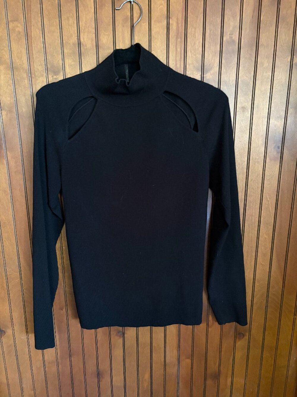 Alica + Olivia, Medium Black Turtle neck Black mediumwith cutouts